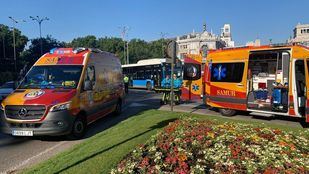 Una ciclista de 35 años, hospitalizada tras un fuerte golpe en la cabeza en Cibeles