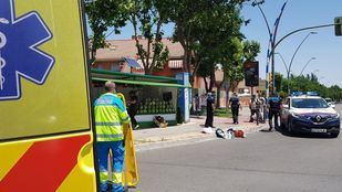 Herido muy grave el conductor de un patinete al chocar contra un puesto de melones en Getafe