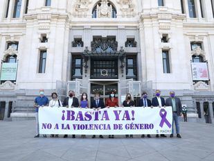 Madrid se suma al minuto de silencio contra la violencia de género convocado por la FEMP