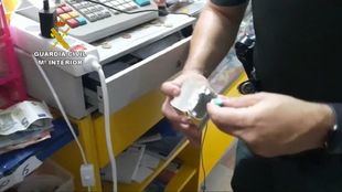 Detenida una mujer propietaria de un establecimiento en El Álamo por tráfico de drogas