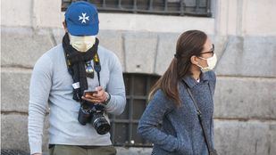 Las claves de la nueva normativa sobre las mascarillas: siempre habrá que llevar una encima