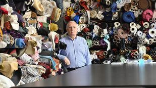 Entre telas y costuras: un negocio centenario viste al cine y el teatro