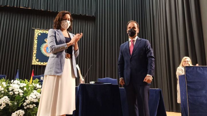 Isabel Díaz Ayuso, presidenta de la Comunidad de Madrid y Javier Ramos, rector de la URJC