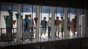 Más de 8.500 madrileños piden cita para vacunarse esta semana en el turno de noche del Zendal