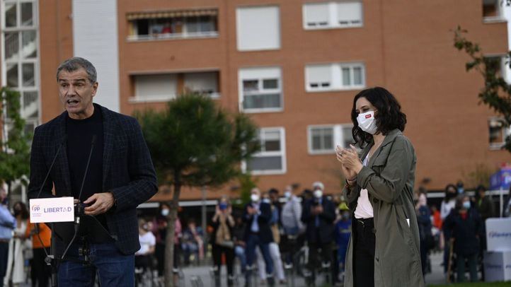 Ayuso defiende la Oficina del Español mientras la oposición carga contra el 'chiringuito' de Cantó