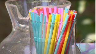 Pajitas, bastoncillos y platos de plástico quedan prohibidos en toda la UE
