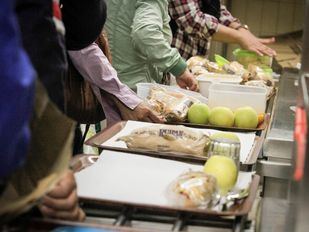 Nuevas ayudas llevarán la comida a domicilio a 4.000 personas dependientes