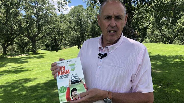 Guillermo Salmerón con su libro 'Jon Rahm y el milagro del golf español'.