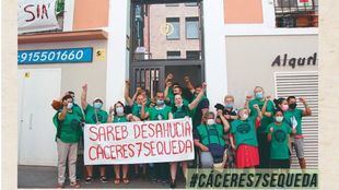 La Sareb pide la paralización del desahucio de 17 familias de la calle Cáceres, en Arganzuela