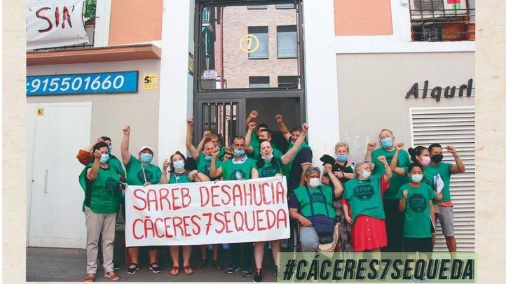La Sareb pide la paralización del desahucio de 17 familias de la calle Cáceres, en Arganzuela