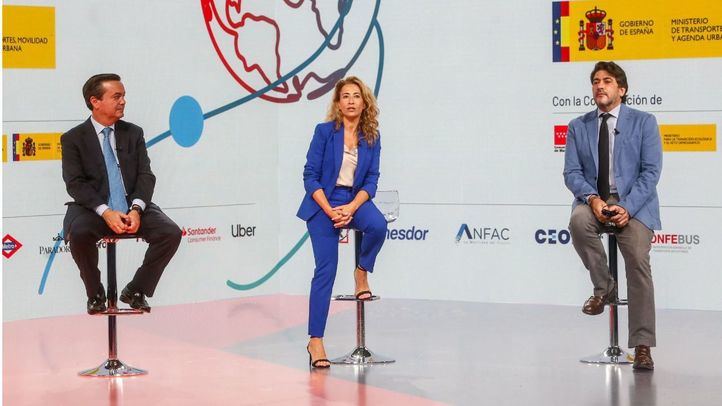 El director general de Ifema, Eduardo López Puertas; la ministra de Transportes, Movilidad y Agenda Urbana, Raquel Sánchez, y el consejero de Transportes e Infraestructuras de la Comunidad de Madrid, David Pérez, durante la presentación de Global Mobility Call 2022