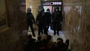 La comisión judicial aprueba la ejecución de un desahucio que deja a una pareja y cuatro niños pequeños en la calle