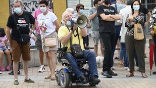 Vecinos de Tetuán protestan contra el cierre del Centro de Salud de Villaamil