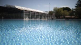 La piscina municipal de Aluche celebra este domingo su día del bañador opcional