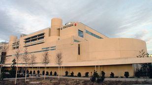 Contagios y hospitalizaciones al alza en una jornada con tres fallecidos por Covid en Madrid