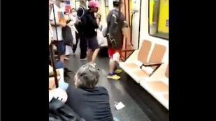 Un hombre, agredido en el Metro por pedir a otro viajero que usara mascarilla