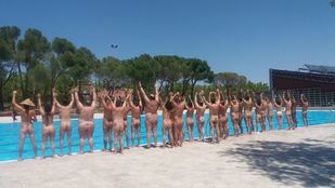 La piscina municipal de Aluche vive una nueva edición del día del bañador opcional