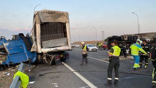 Un accidente entre dos camiones provoca retenciones en la M-50