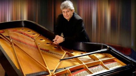 Mario Parmisano nos regala el mejor homenaje pianístico al eterno Astor Piazzolla
