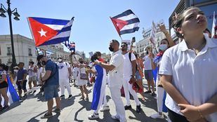 Cientos de personas recorren Madrid en apoyo al pueblo cubano