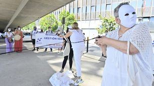 Marea de Residencias y MATS se concentran contra la política de "echar un manto de olvido sobre lo que pasó"