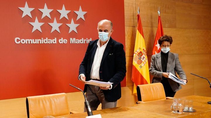 Antonio Zapatero y Elena Andradas en una rueda de prensa