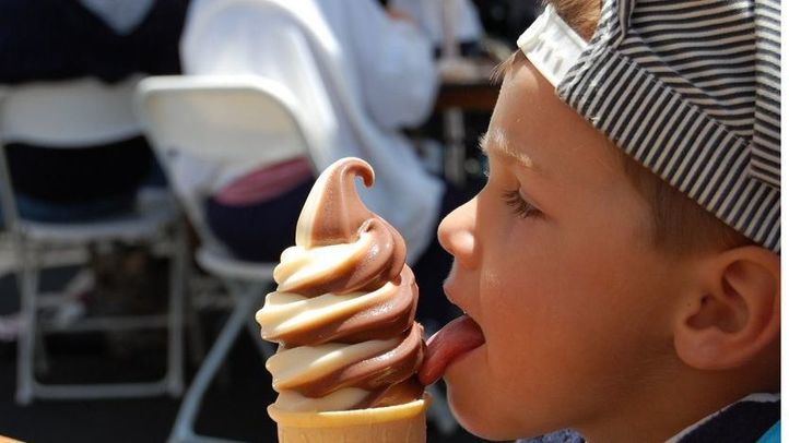 Un análisis de la OCU advierte de la cantidad de azúcares y aditivos en los helados infantiles