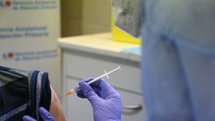 La quinta ola registra 3.700 nuevos casos y 15 fallecidos más en la región