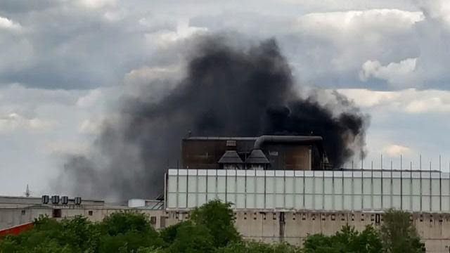 Humo saliente de la fábrica de Corrugados Getafe