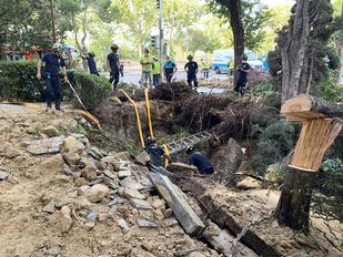 La rotura de una tubería del Canal origina un socavón y lavado de tierras en San Blas