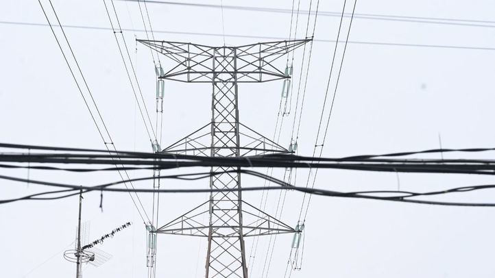 Facua pide una eléctrica pública y una bajada permanente del IVA para rebajar el precio de la luz