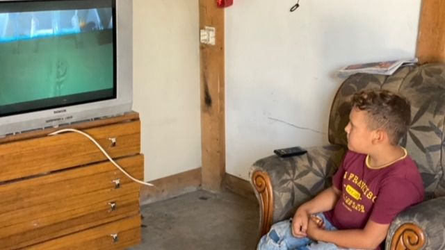 Las familias de la Cañada usan placas solares para poder hacer cosas cotidianas como ver la televisión o encender la lavadora