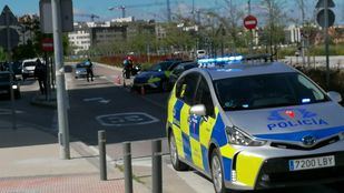 Un niño de ocho años roba las llaves del coche y se estampa contra otro en Rivas