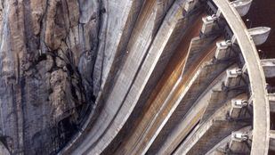 OCU denuncia que la hidráulica es "la responsable del alto precio de la luz" en agosto