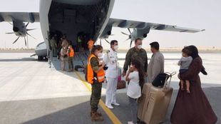 Aterriza en Torrejón el segundo avión español con 110 afganos