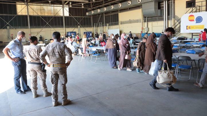 Continúa la llegada de afganos a la base aérea de Torrejón de Ardoz