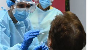 Caen un 22% los contagios de Covid en la región respecto a la semana pasada