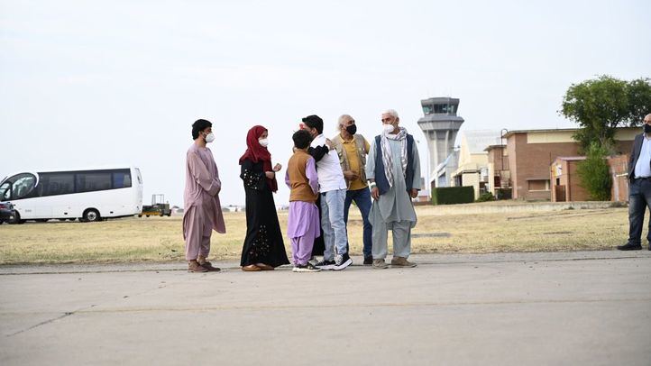 Otros 290 afganos llegan a la base aérea de Torrejón de Ardoz repatriados desde Kabul