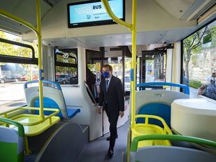 Primer día de servicio del bus lanzadera entre Plaza Elíptica y el aparcamiento intermodal de Islazul