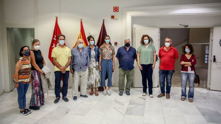 Rita Maestre, Esther Gómez y José Luis Nieto se reúnen con los vecinos de centro.