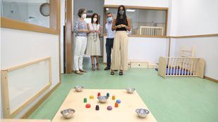 Madrid anticipa el pago de la beca infantil y amplía el límite de renta de los beneficiarios