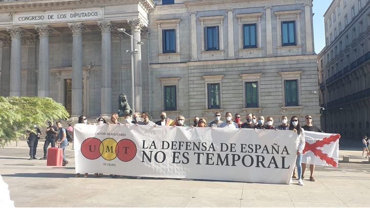 Militares se concentran frente al Congreso para exigir el fin de su temporalidad
