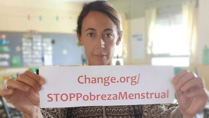 Una maestra recoge firmas para acabar con la pobreza menstrual