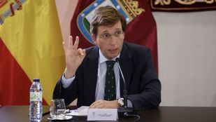 Vox acusa a Almeida de "pagar" votos y el alcalde les afea alinearse con Más Madrid