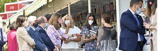 La 80ª Feria del Libro de Madrid comienza a recibir sus primeros visitantes