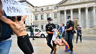 Activistas de Femen protestan contra la homofobia