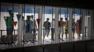 Mejoran las cifras de ingresados y nuevos positivos en una jornada con seis fallecidos por Covid