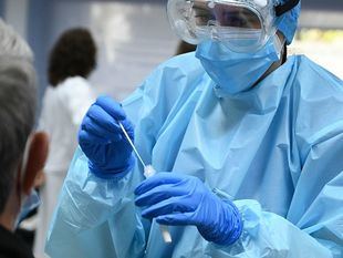 Madrid registra menos contagios e ingresos en una jornada con ocho fallecidos por Covid