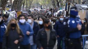 El Rastro afronta su último domingo a medio gas antes de reabrir sin límite de aforo