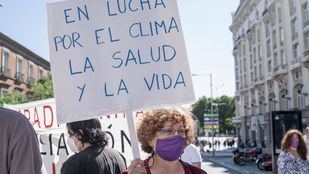 Más de 200 organizaciones protestan contra la ampliación del aeropuerto de Barajas